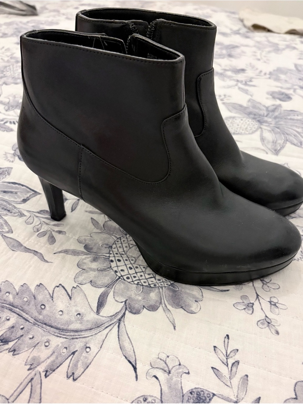 Women’s Rockport Black Ankle Booties - Classic Heeled Design 6.5